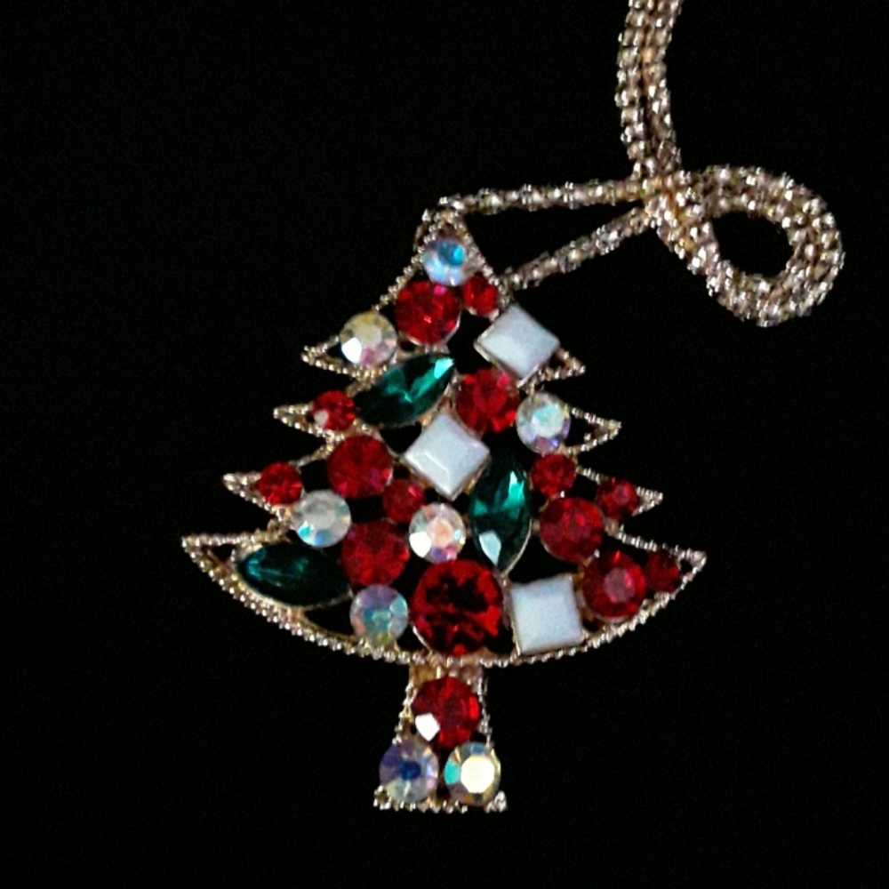 CRYSTAL CHRISTMAS TREE NECKLACE